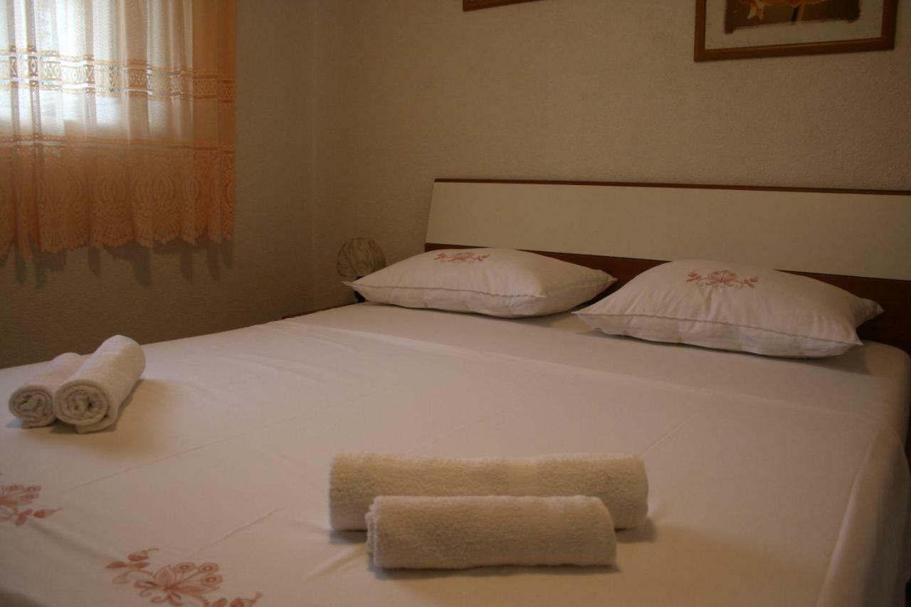 Apartman Elena Свети Юрай Екстериор снимка