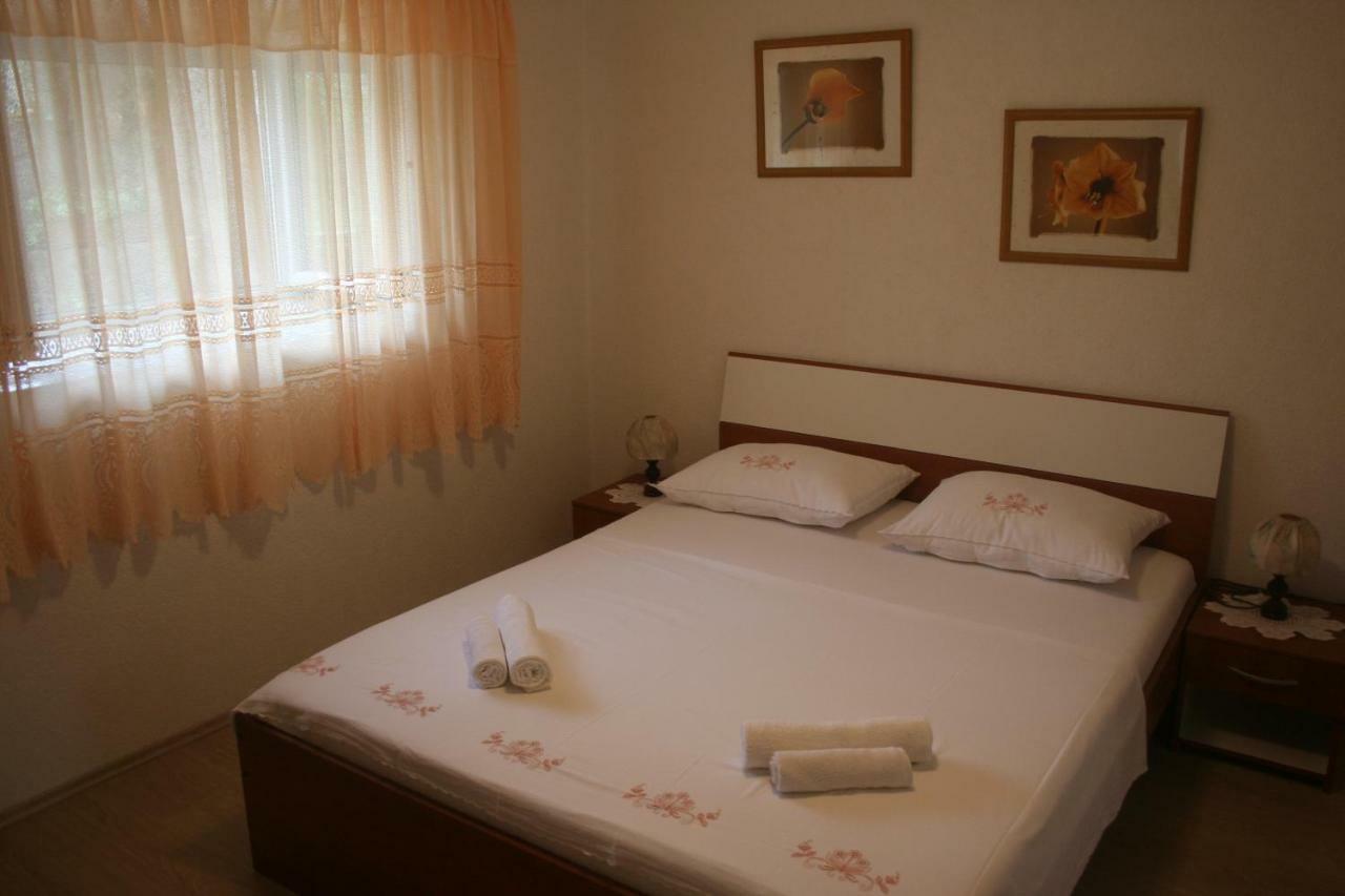 Apartman Elena Свети Юрай Екстериор снимка